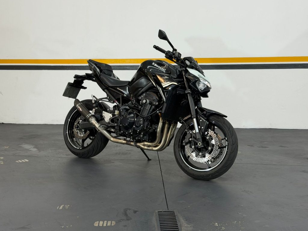 KAWAZAKI Z900
