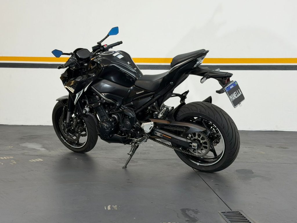 KAWAZAKI Z900