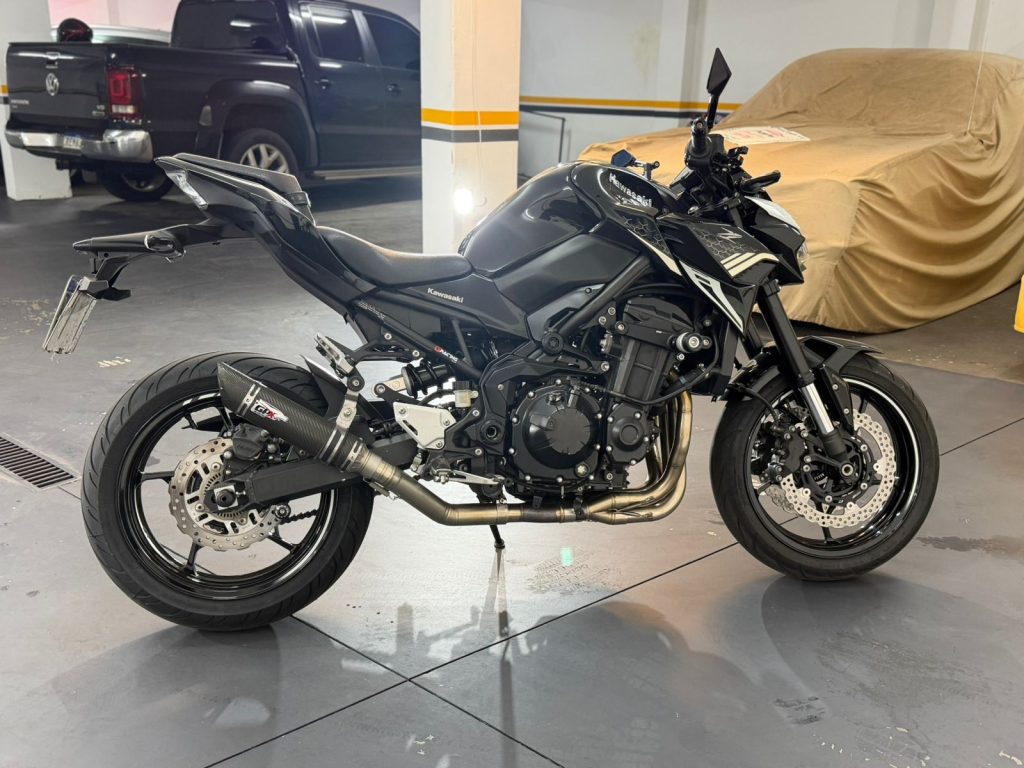 KAWAZAKI Z900