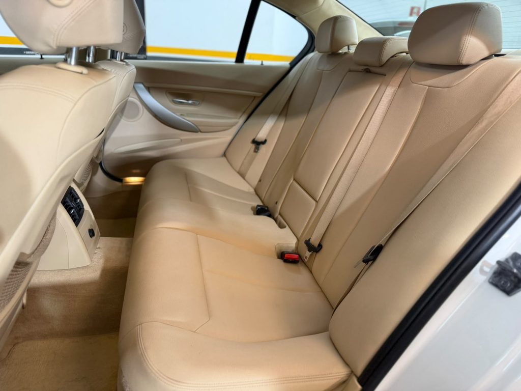 BMW 320i 2.0 (AUT)