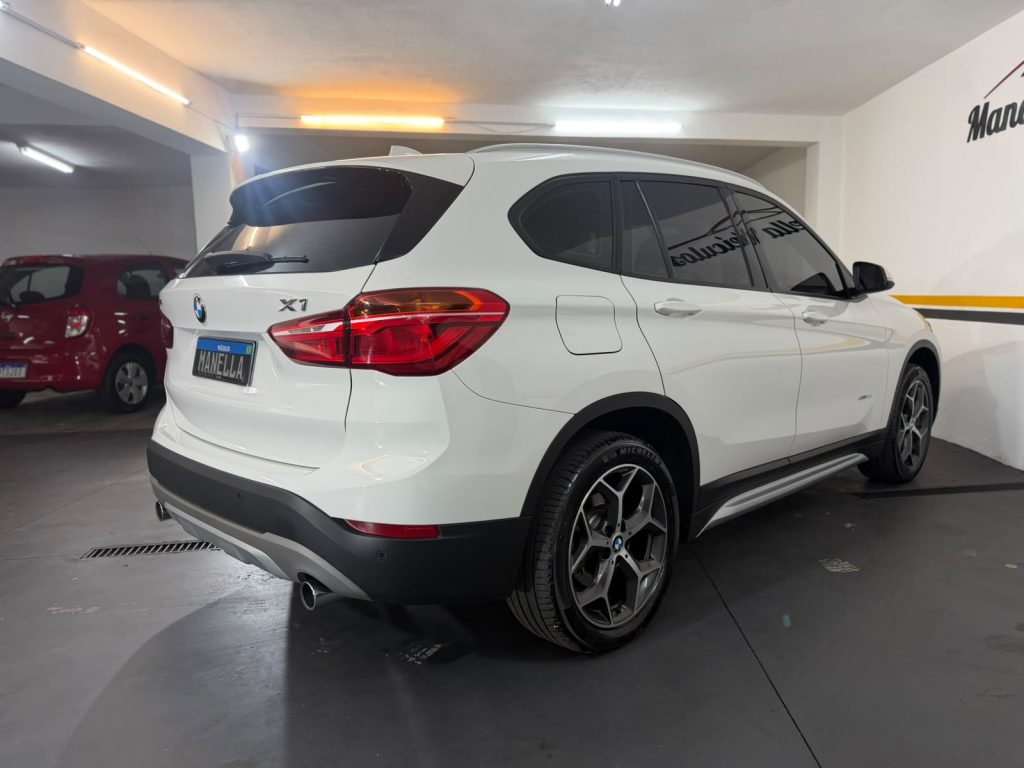 BMW X1 2.0 X-LINE (AUT)