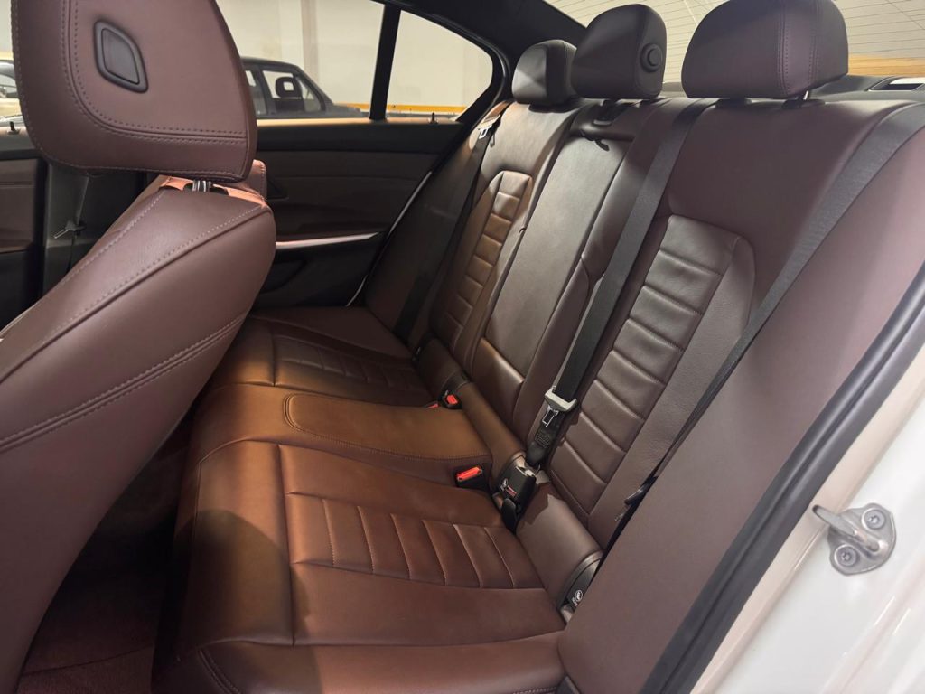 BMW 320i M SPORT FLEX